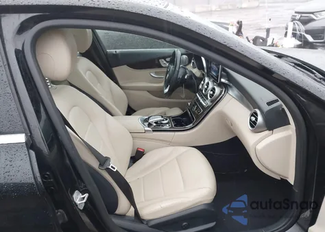 2015 Mercedes-Benz C 300 4Matic из США, поврежденный, VIN 55SWF4KB2FU015915